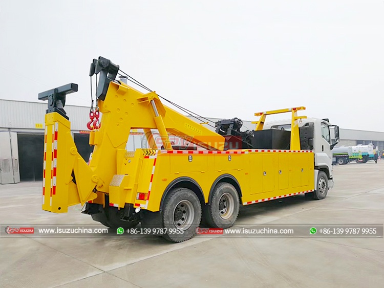 ISUZU GIGA Recovery Truck - Rear Right Side
