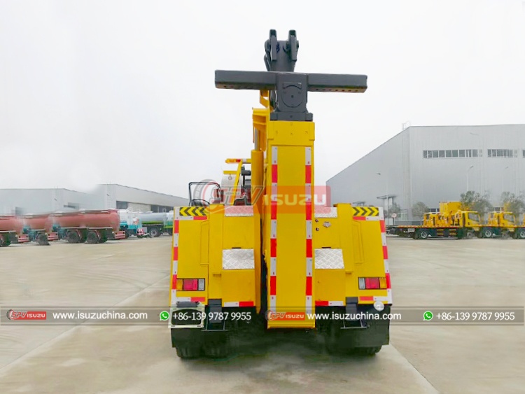 ISUZU Heavy-duty Road Wrecker Truck - Rear Side