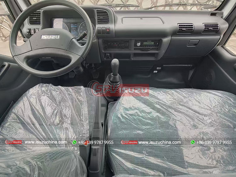 Cab of ISUZU 100P Reefer Truck