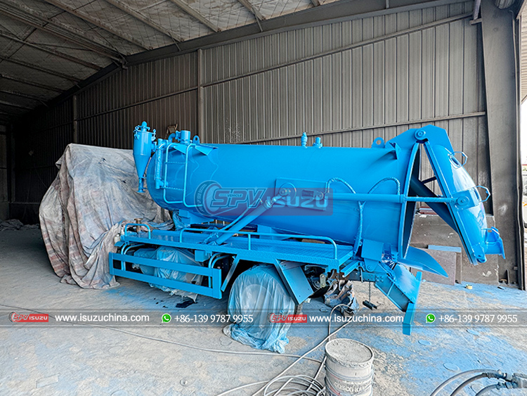 ISUZU 4000L Waste Water Suction Truck - Painting