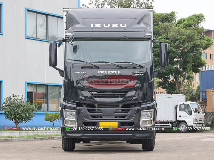 ISUZU GIGA Logistic Transport Lorry - Front Side
