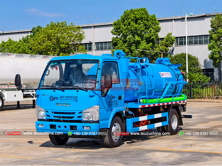 ISUZU 4000L Sewage Suction Truck - Front Left Side