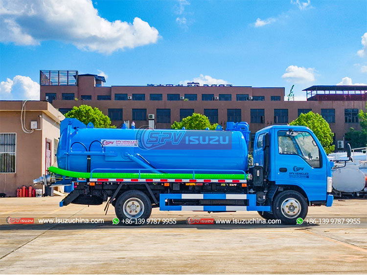 ISUZU 4000L Sewer Suction Lorry - Right Side