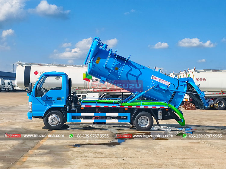 ISUZU 4000L Waste Water Hauling Truck - Tank Lifting