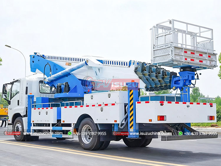 ISUZU GIGA 4X2 Aerial Working Truck With Manlift - Rear Right Side