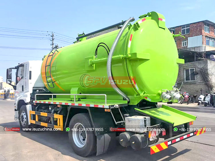 ISUZU GIGA Heavy-duty Waste Liquid Collection Truck - Rear Left Side