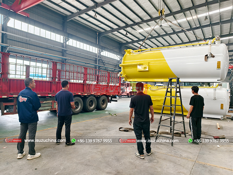 2 Units of Sewage Vacuum Tank Loaded into Fence Transport Truck