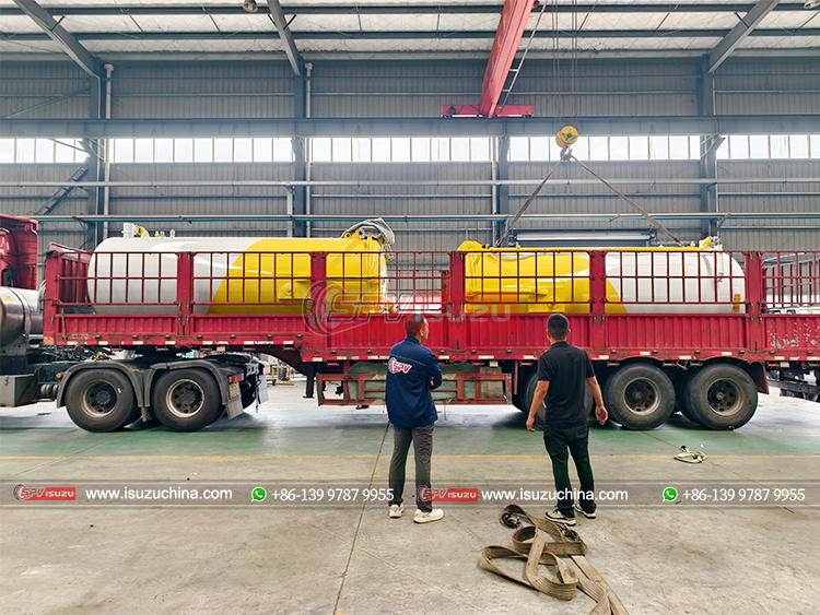2 Units of Sewer Disposal Tank Loaded into Fence Truck in SPV Factory