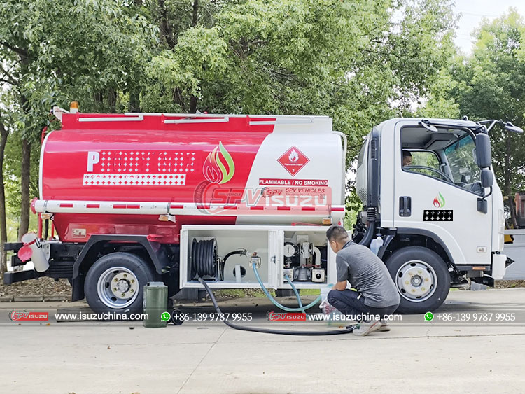 ISUZU 4x2 Light Fuel Truck Discharging Fuel Test