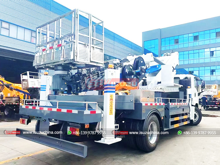 ISUZU GIGA Aerial Working Truck - Rear Right Side