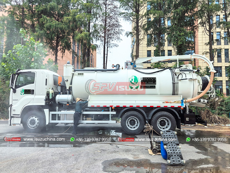 Waxing the Combined Sewage Suction and Cleaning Truck