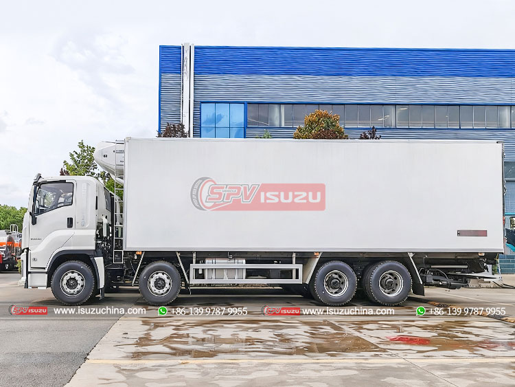 ISUZU GIGA 8X4 Cooling Van - Left Side