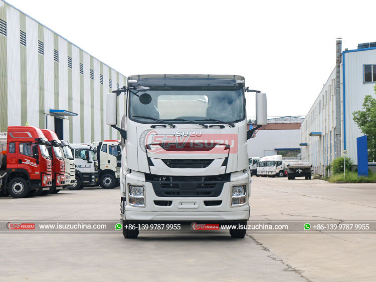 ISUZU GIGA 10 Wheels Fuel Tank Truck - Front Side