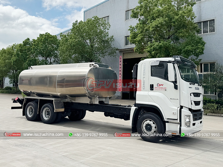 ISUZU GIGA 3-Axles Refueller Truck - Front Right Side