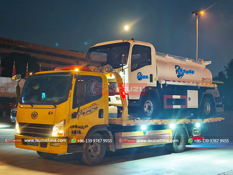 1 Unit of HOWO Fuel Tank Truck Loaded onto Flatbed Truck Shipped to Loading Port