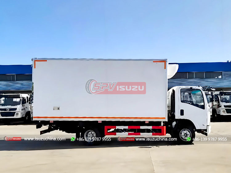 ISUZU 700P Refrigerator Van Truck - Right Side