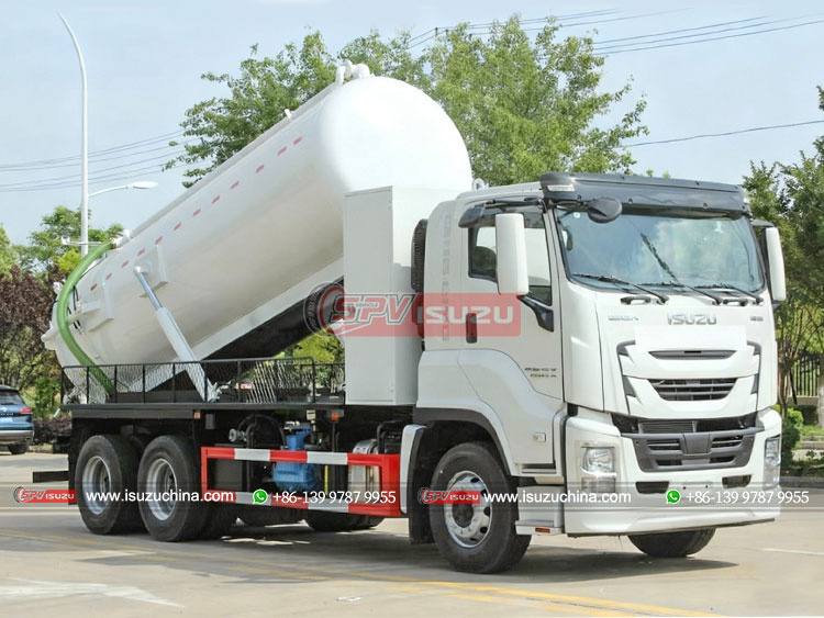 ISUZU GIGA 3 Axles Sewer Flushing Truck - Front Right Side