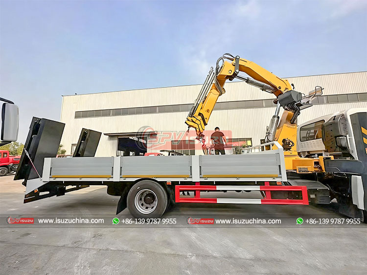 ISUZU GIGA 6 Wheels Forestry Loading Truck-Rear Side