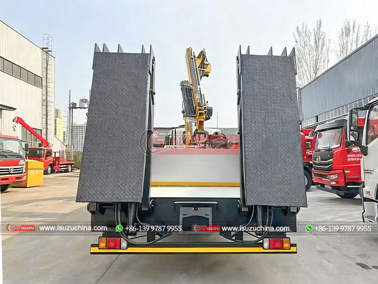 ISUZU GIGA Log Grab Truck - Rear Side
