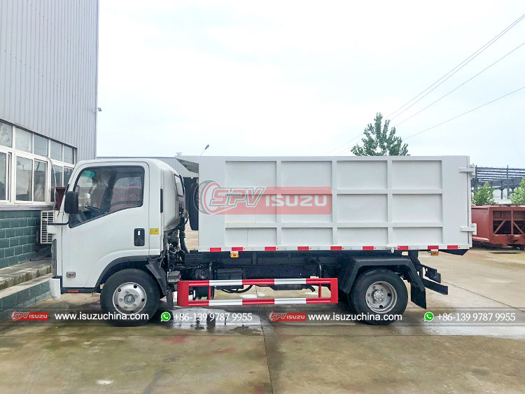 ISUZU Soild Garbage Dump Truck - Left Side