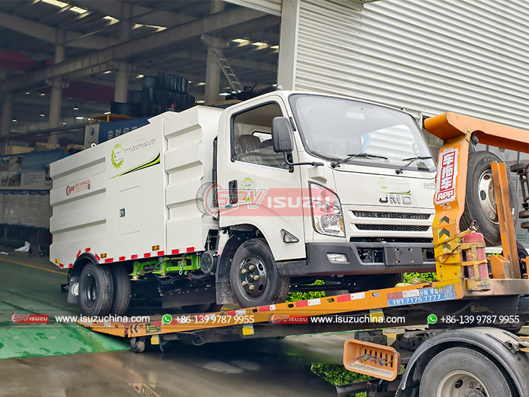 1 Unit of JMC Road Cleaning Truck Loaded Onto Flatbed Truck in SPV Factory