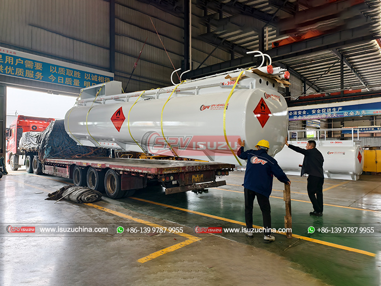 20,000 Liters Fuel Tank Loaded onto Flatbed Truck in SPV Factory