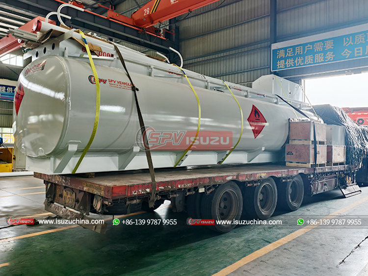20,000 Liters Fuel Truck Body Loaded onto Flatbed Truck to Ghana