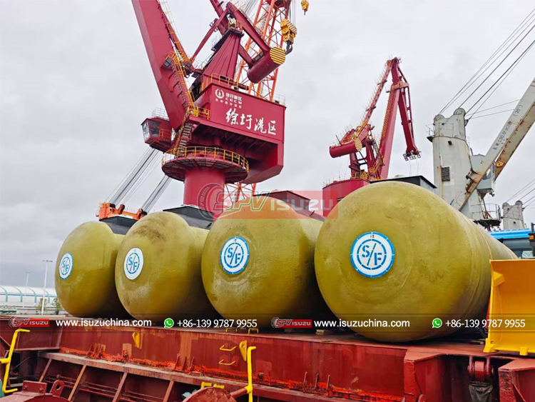 4 Units of Underground Fuel Storage Tank Loaded Onto Bulk Vessel