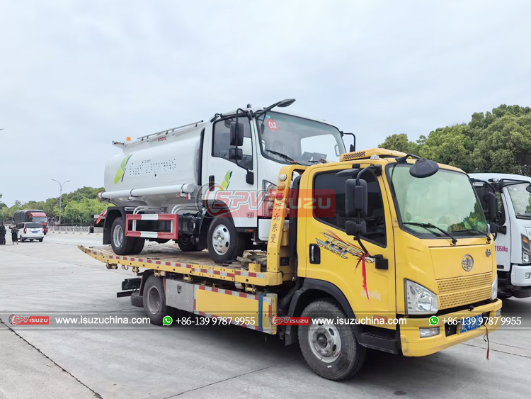 1 Unit of Fuel Tank Truck Loaded Onto Flatbed Truck to Loading Port