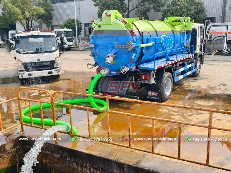 HOWO 8,000 Litres Sewage Sewage Truck - Discharging Water Test