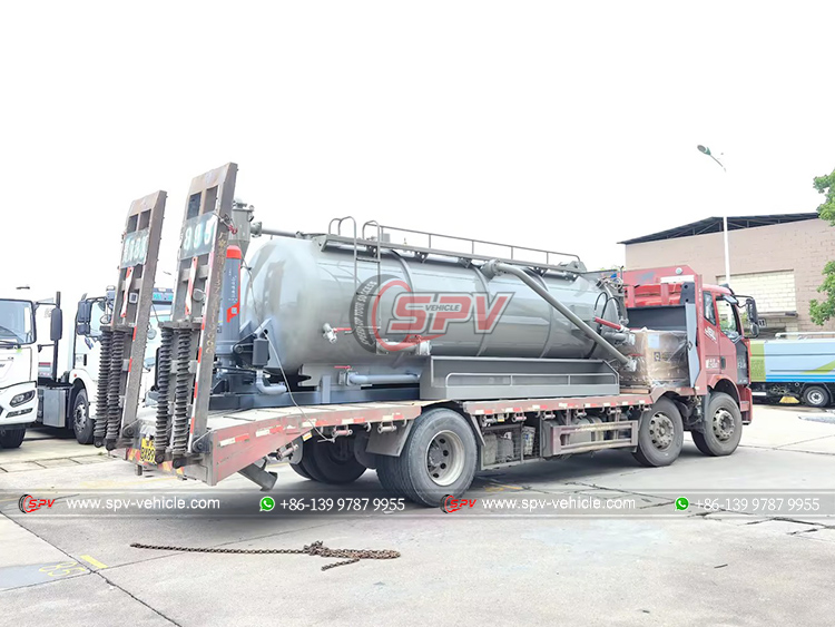 10,000L Sewage VaccumTank Loaded Onto Flatbed Transport Truck