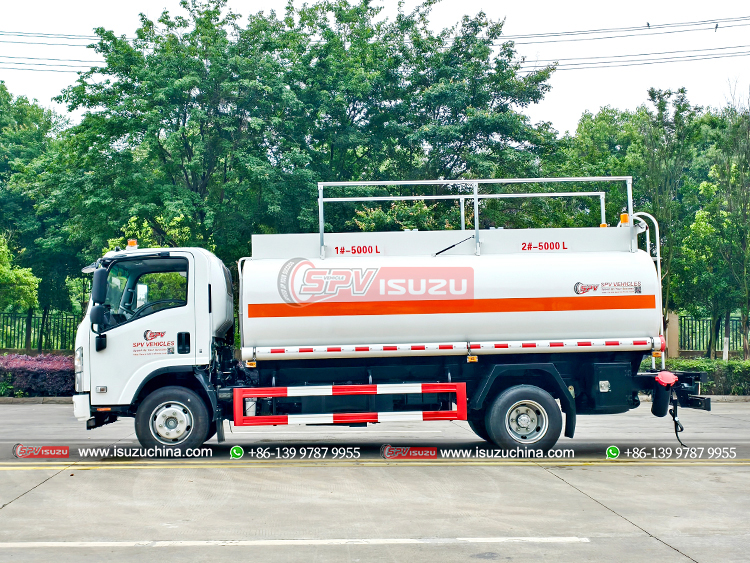 ISUZU 700P Fuel Bowser - Left