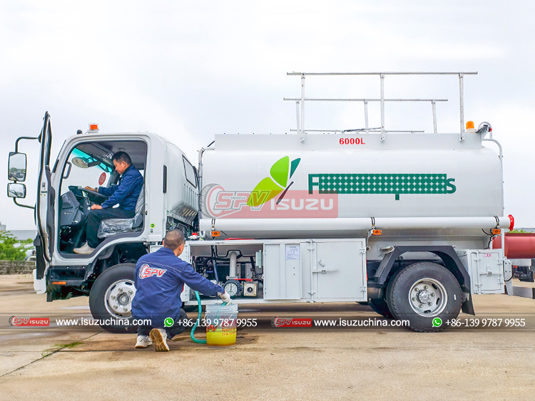 Pumping Fuel Testof ISUZU KV100 Fuel Truck