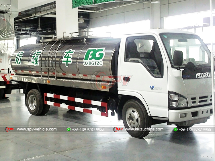 4,000 Liters Milk Hauling Vehicle ISUZU - Front Right