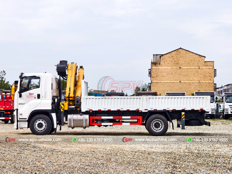 10 Ton Cargo Truck with Telescopic Crane ISUZU - Left