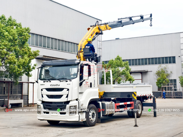 Telescopic Crane Truck ISUZU