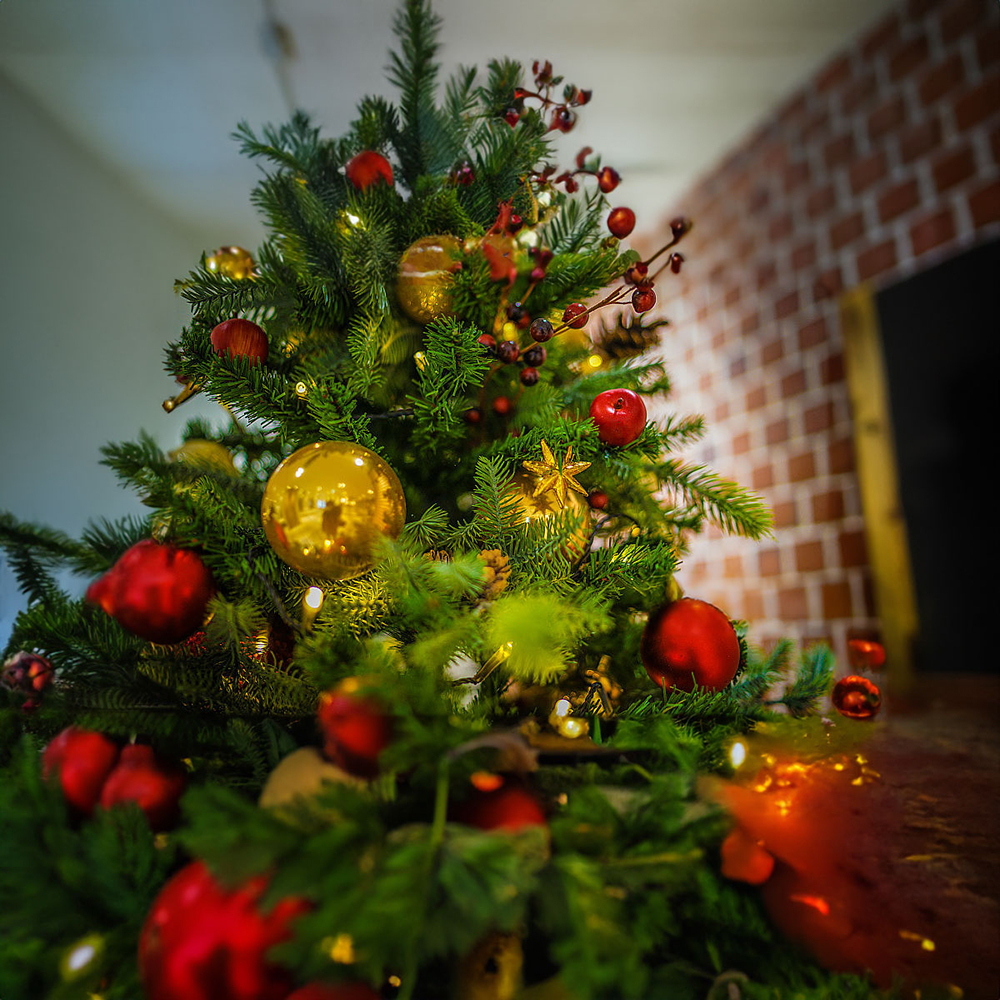 SDS120  Pequeño Pino De Navidad De Mesa Artificial Con Adornos