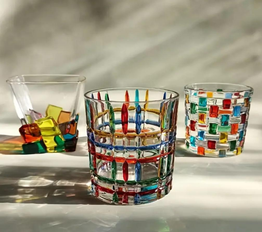 Vasos de vidrio de colores, vasos de whisky