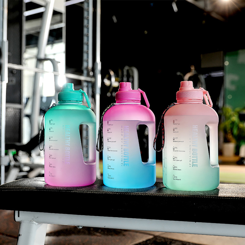2200 ml Vaso de agua de plástico con gradiente de gran capacidad