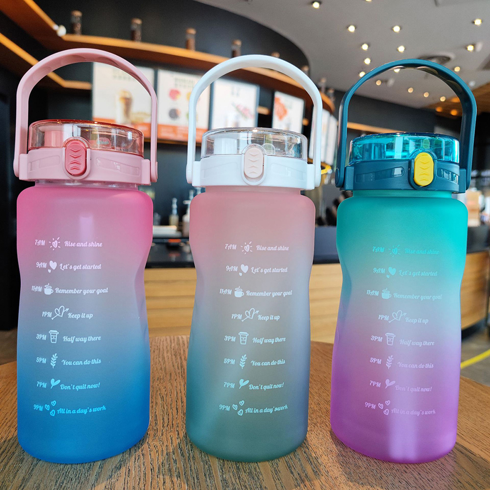 Vaso de agua con pajita de 2000 ml, adecuado para fitness al aire libre.