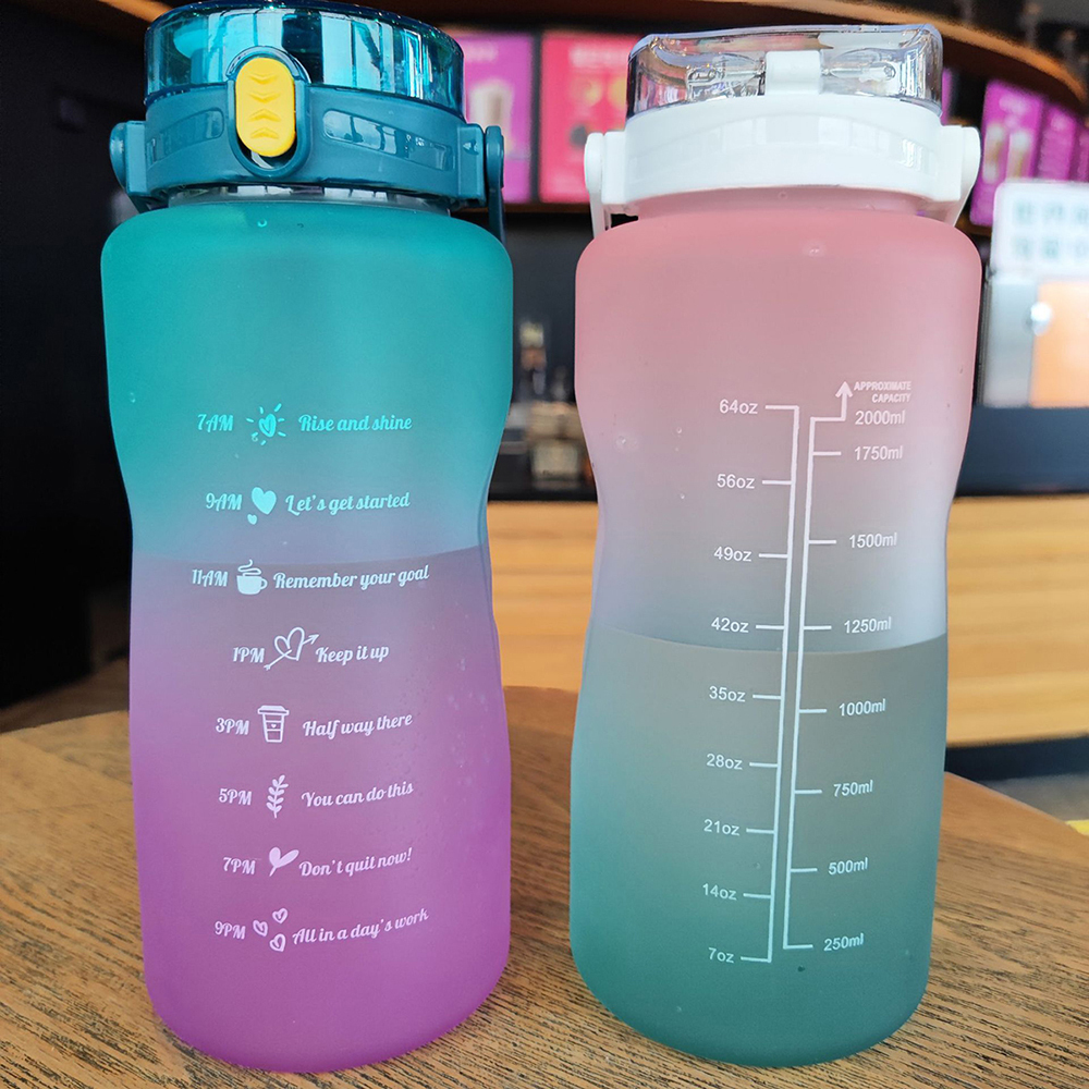 Vaso de agua con pajita de 2000 ml, adecuado para fitness al aire libre.