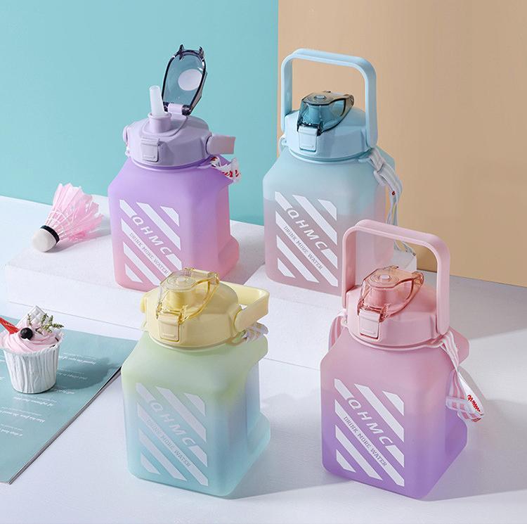1500 ml Botella de agua de color degradado Vaso de plástico portátil con pajita