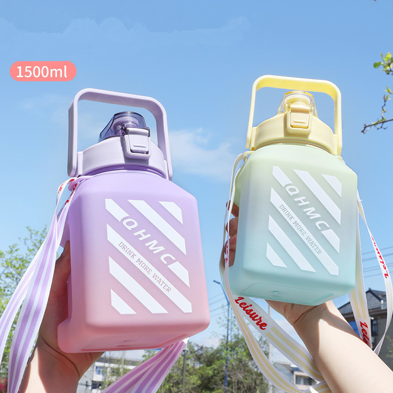 1500 ml Botella de agua de color degradado Vaso de plástico portátil con pajita