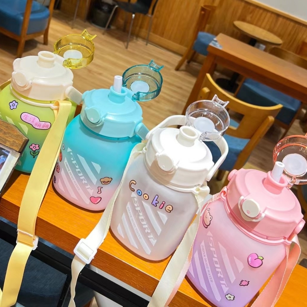 1200ml Botella de agua cuadrada de dibujos animados con pajita Botella de agua adecuada para fitness y deportes al aire libre