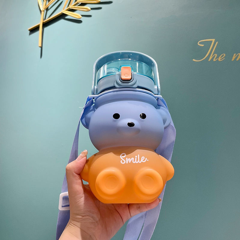 1000 ml Taza de agua con forma de oso de dibujos animados con pajita y correa para el hombro