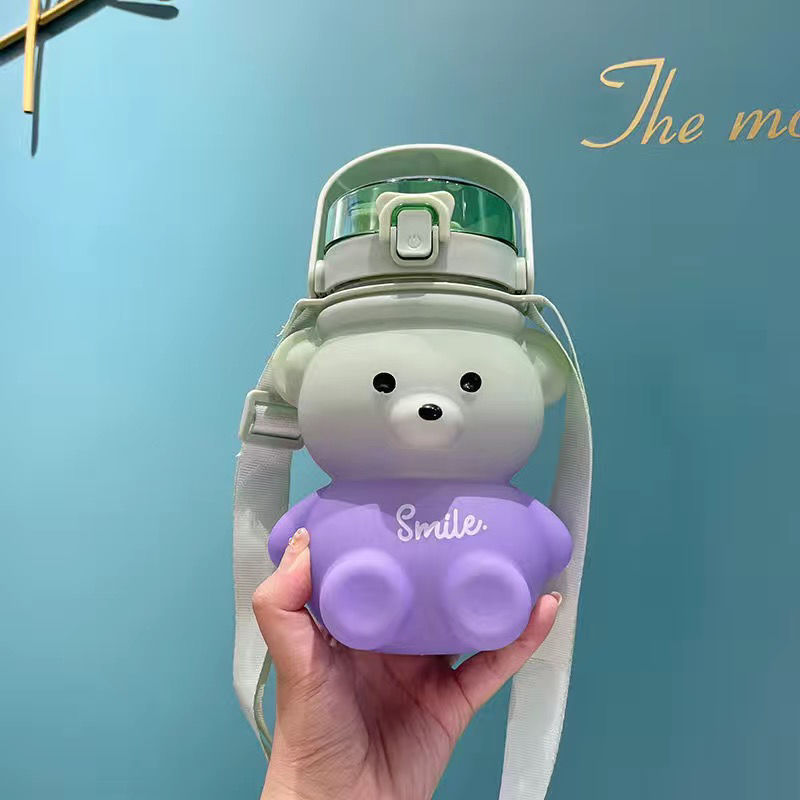 1000 ml Taza de agua con forma de oso de dibujos animados con pajita y correa para el hombro