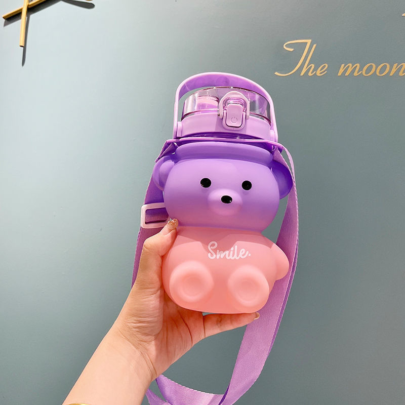 1000 ml Taza de agua con forma de oso de dibujos animados con pajita y correa para el hombro
