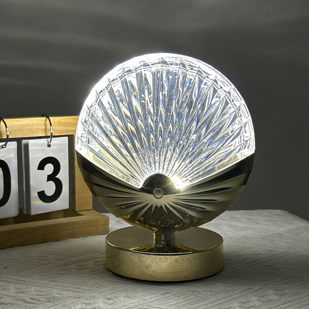 Lámpara de Mesa en Forma de Concha de Cristal LED con Base Metálica - Interruptor Táctil