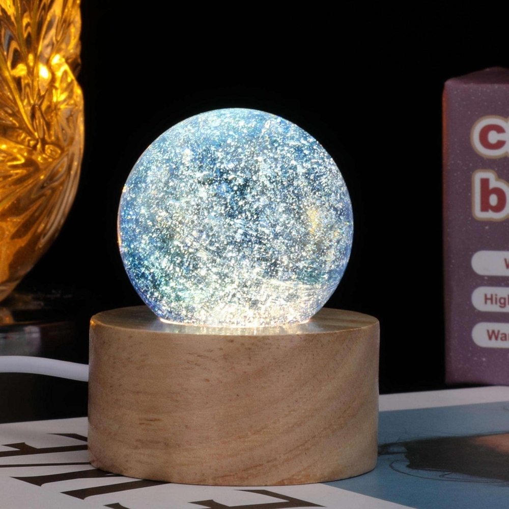Bola de cristal de base de madera luminosa decoración creativa de la lámpara de noche LED