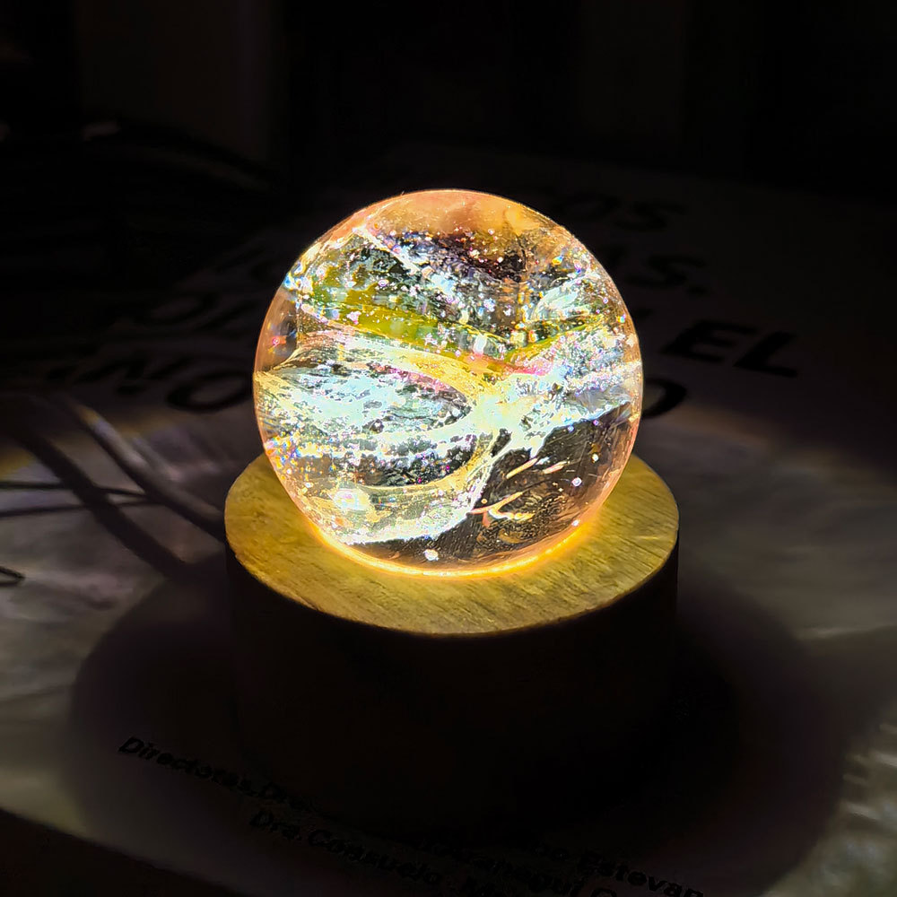 Bola de cristal de base de madera luminosa decoración creativa de la lámpara de noche LED